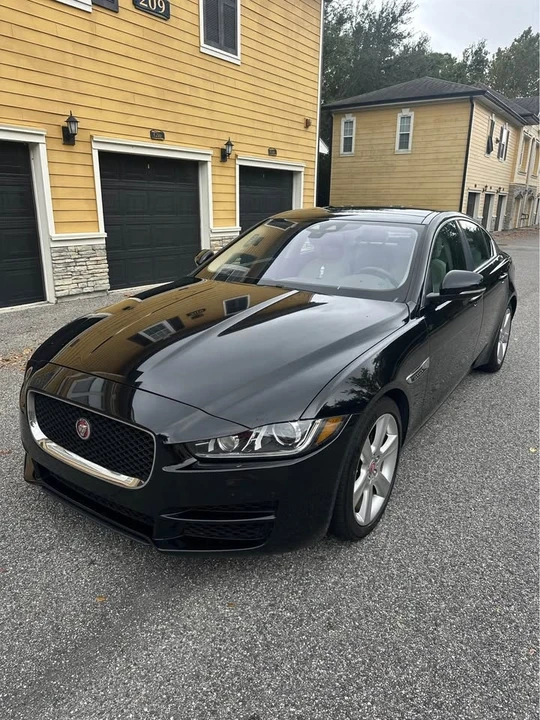 2018 Jaguar XE - Image 7 of 14