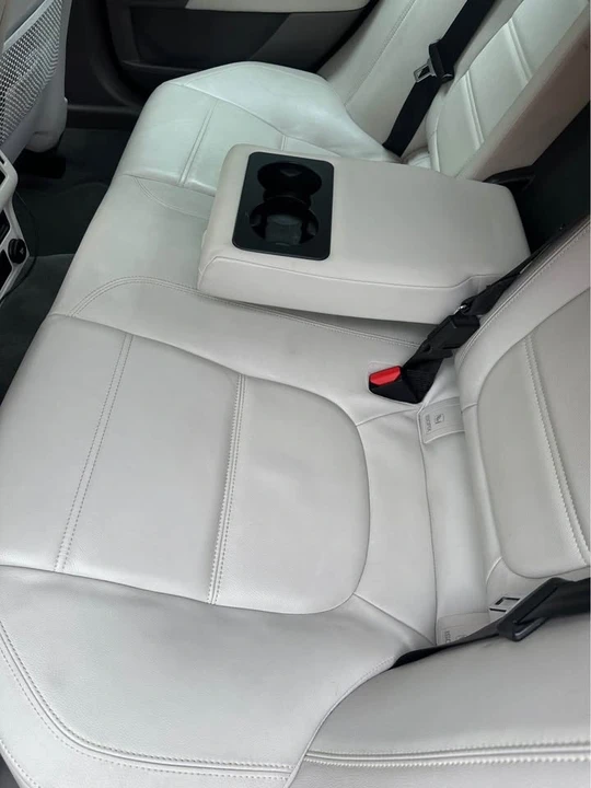 2018 Jaguar XE - Image 10 of 16