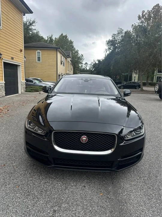 2018 Jaguar XE - Image 7 of 16