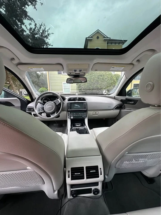 2018 Jaguar XE - Image 14 of 16