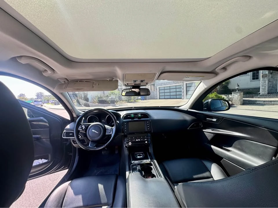 2018 Jaguar XE - Image 10 of 13