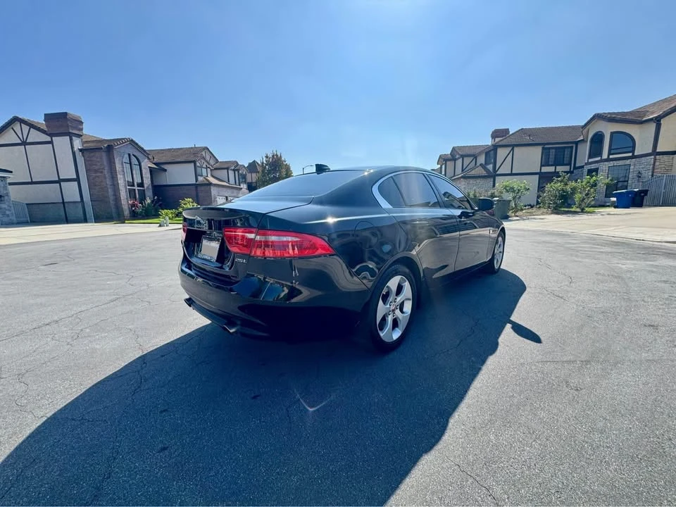 2018 Jaguar XE - Image 6 of 13