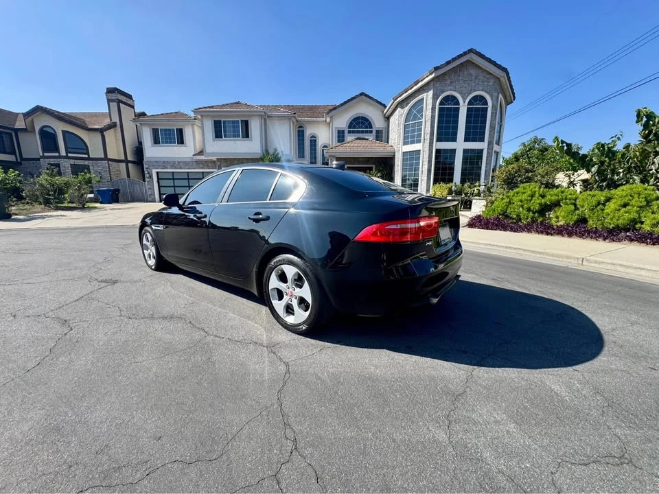 2018 Jaguar XE - Image 5 of 13