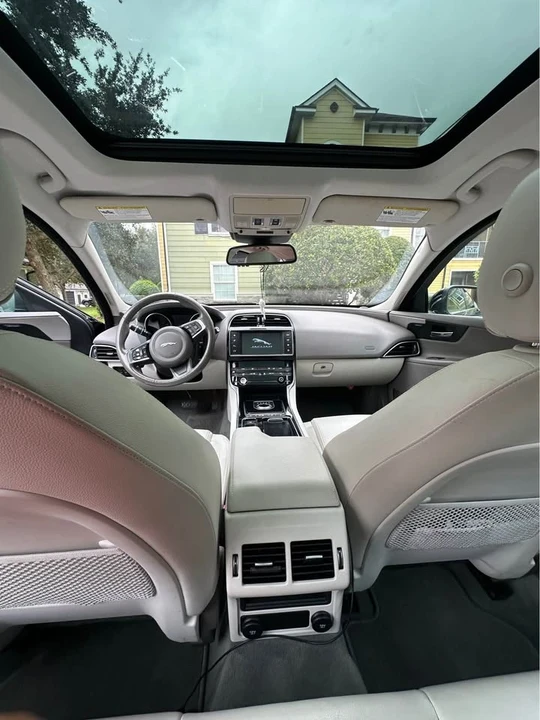 2018 Jaguar XE - Image 13 of 16