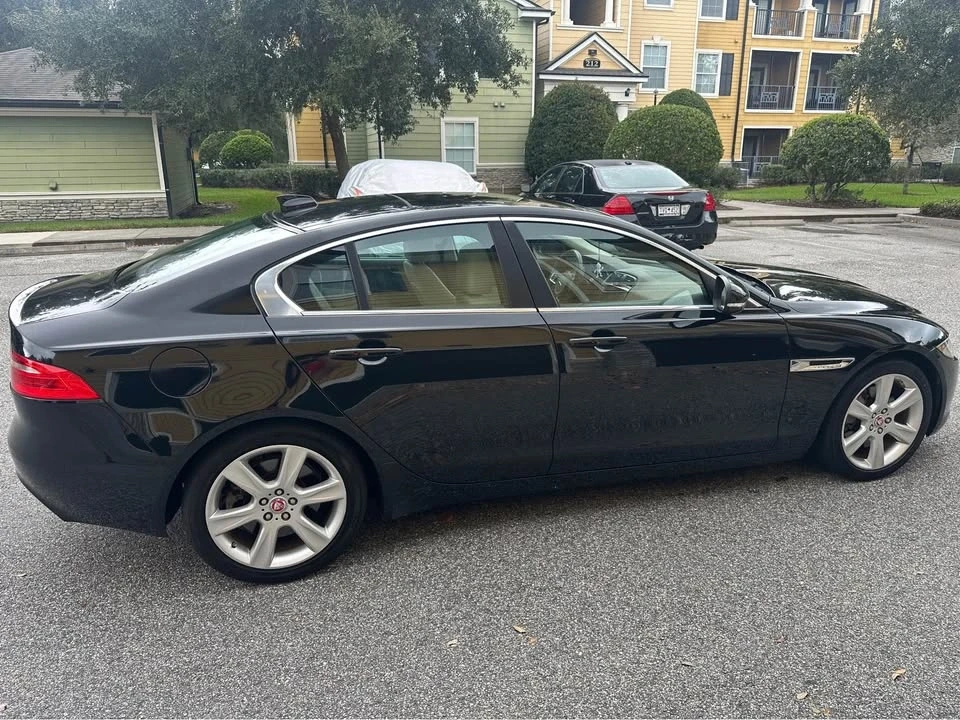 2018 Jaguar XE - Image 5 of 16