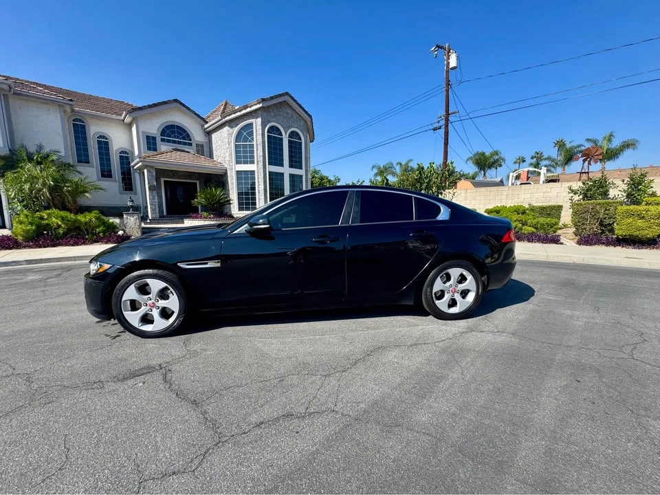 2018 Jaguar XE - Image 4 of 13