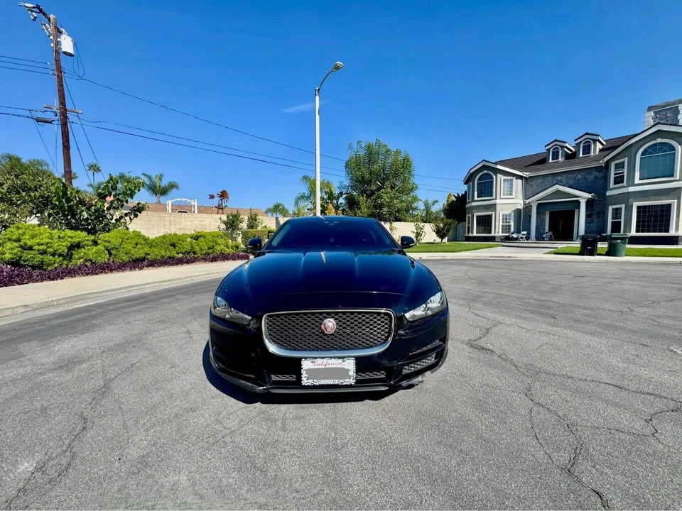 2018 Jaguar XE - Image 2 of 13