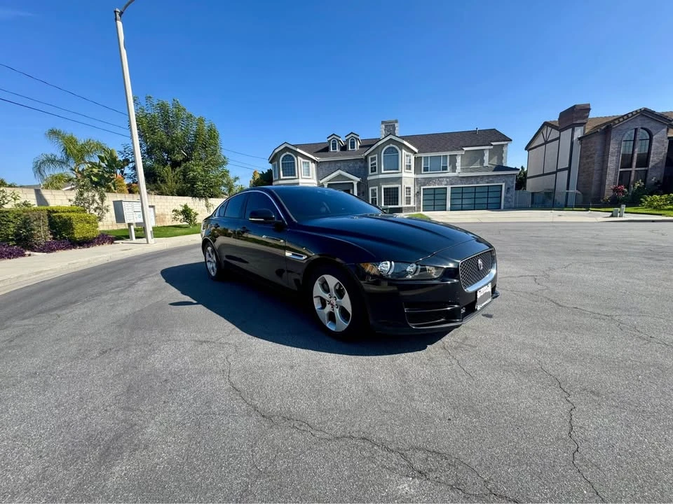 2018 Jaguar XE - Image 3 of 13