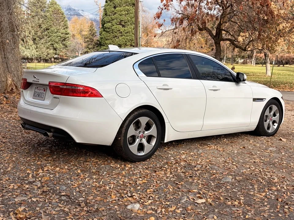 2018 Jaguar XE - Image 4 of 11