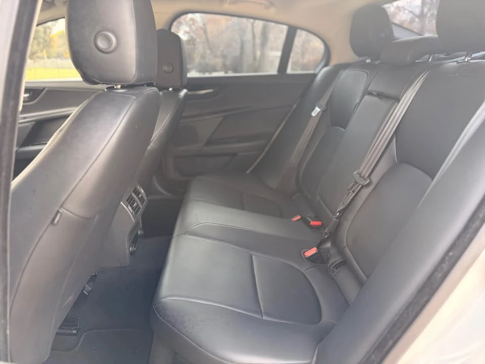 2018 Jaguar XE - Image 7 of 11