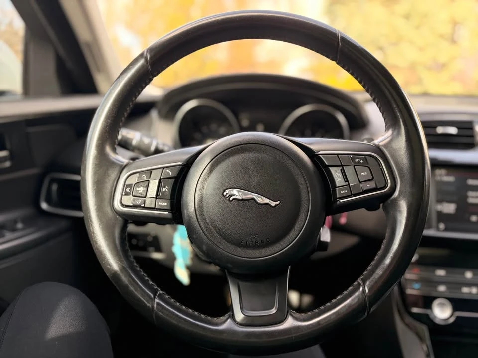 2018 Jaguar XE - Image 11 of 11