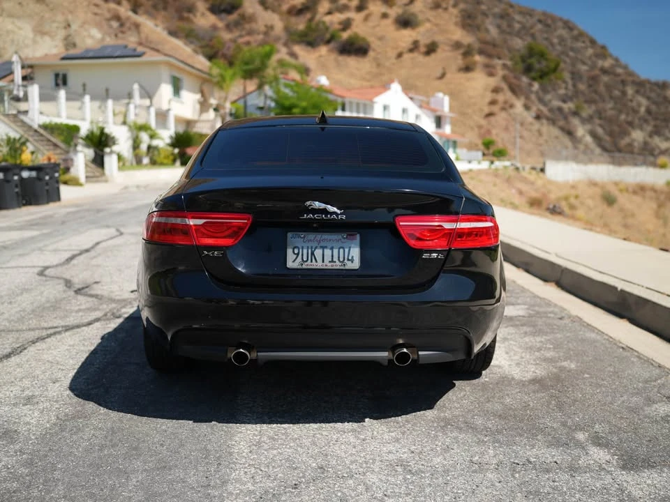 2018 Jaguar XE - Image 8 of 16