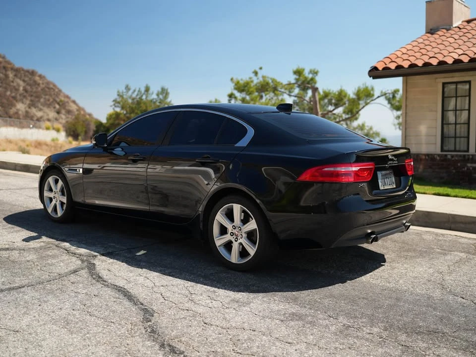 2018 Jaguar XE - Image 7 of 16