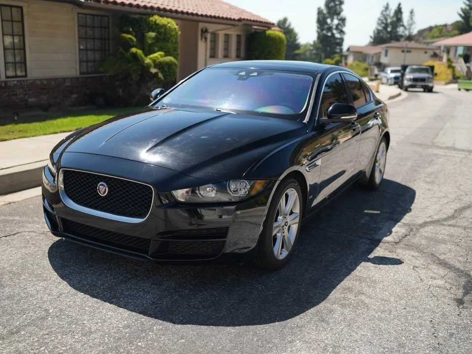 2018 Jaguar XE - Image 4 of 16