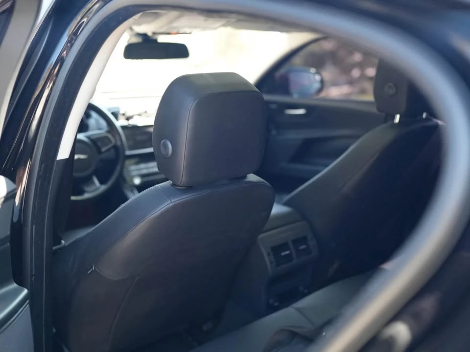 2018 Jaguar XE - Image 16 of 16