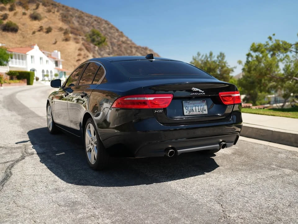 2018 Jaguar XE - Image 9 of 16