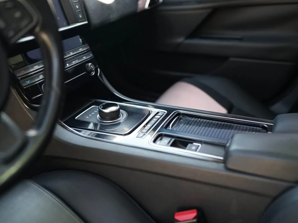 2018 Jaguar XE - Image 15 of 16