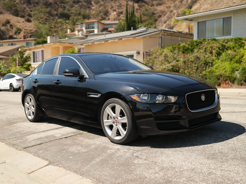 2018 Jaguar XE - Image 10 of 16