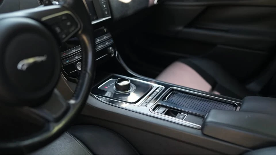 2018 Jaguar XE - Image 11 of 16