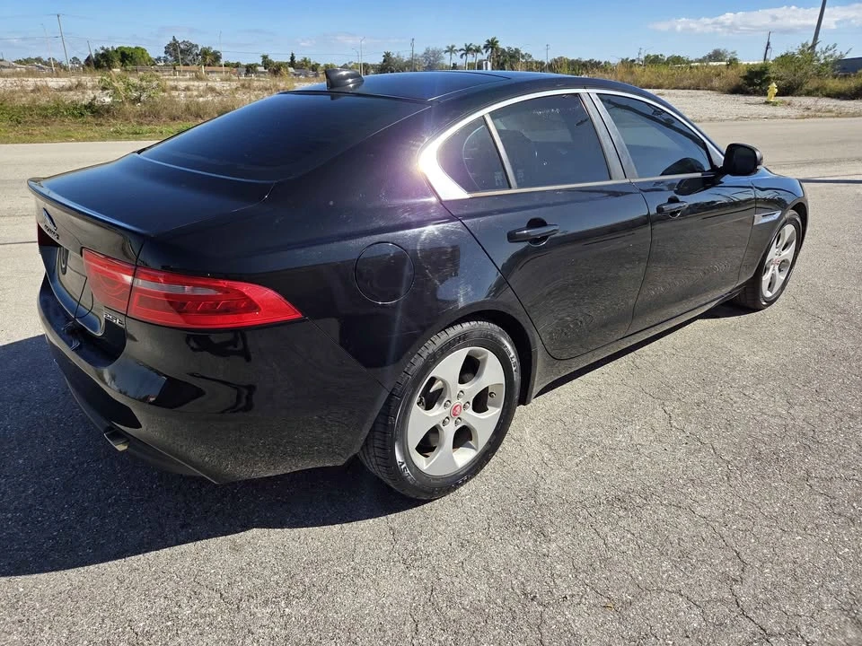 2018 Jaguar XE - Image 5 of 14