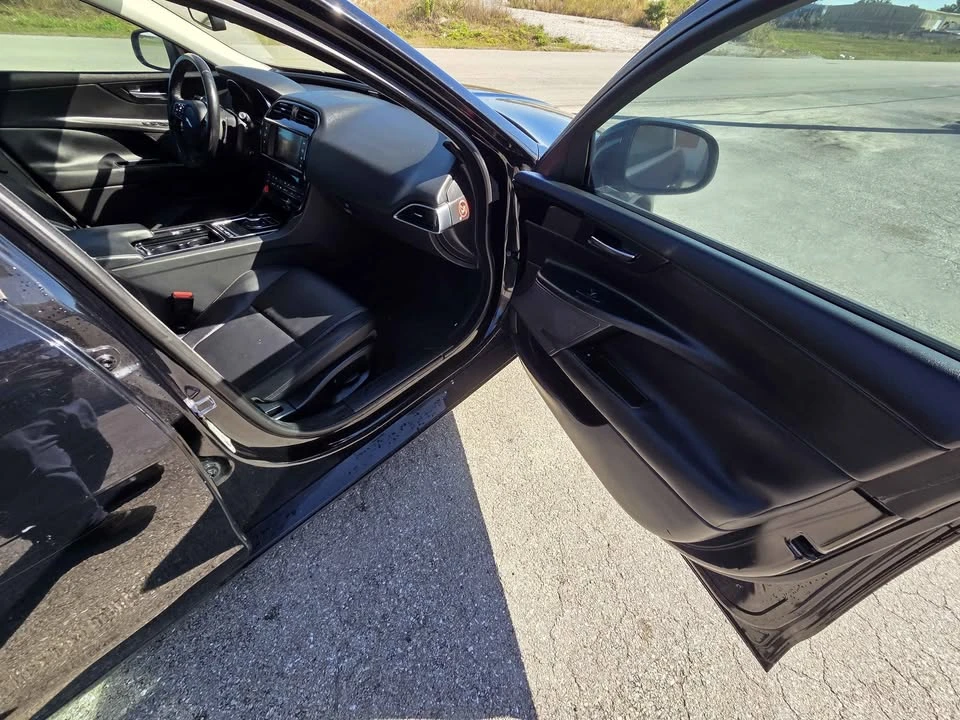 2018 Jaguar XE - Image 12 of 14