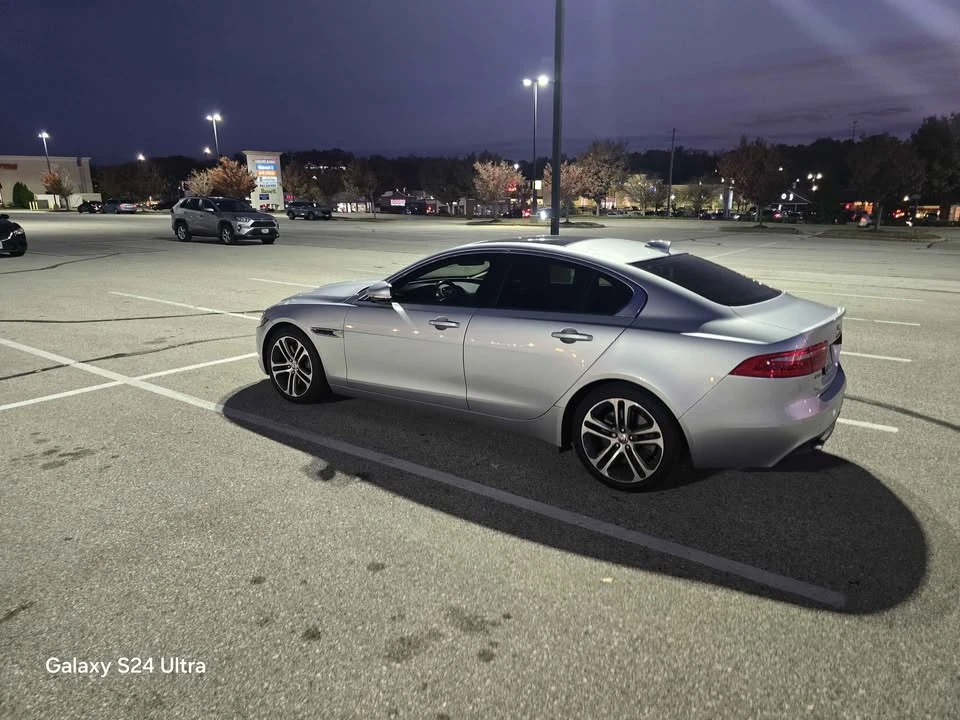 2018 Jaguar XE - Image 5 of 13