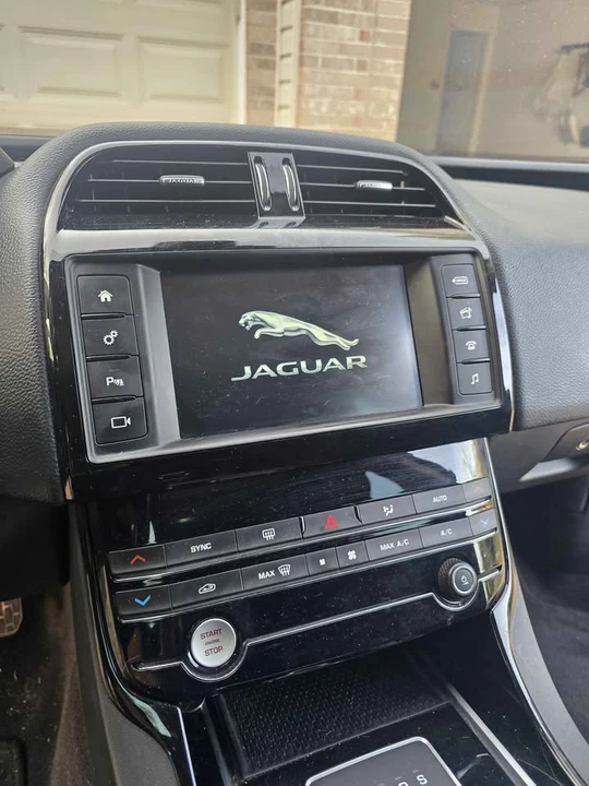 2018 Jaguar XE - Image 11 of 13