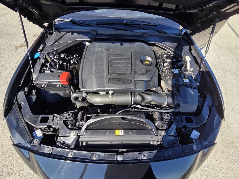 2018 Jaguar XE - Image 15 of 15