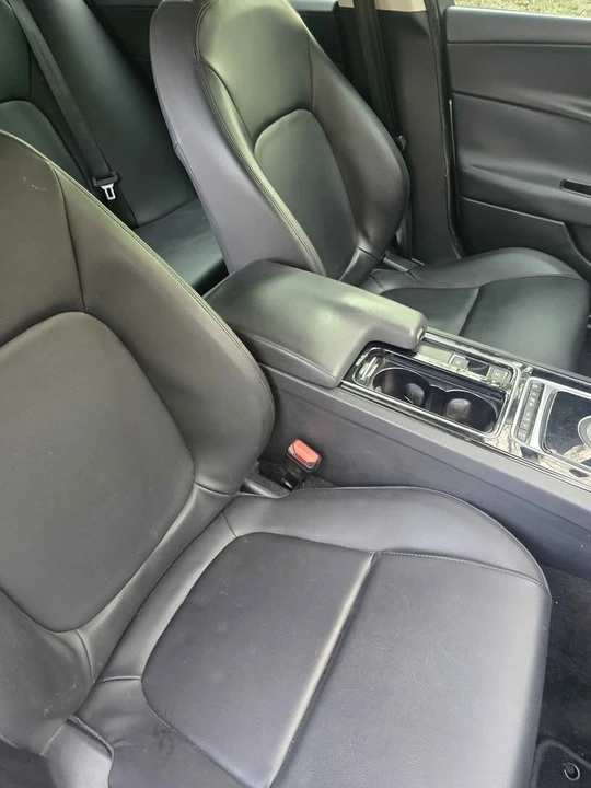 2018 Jaguar XE - Image 7 of 13