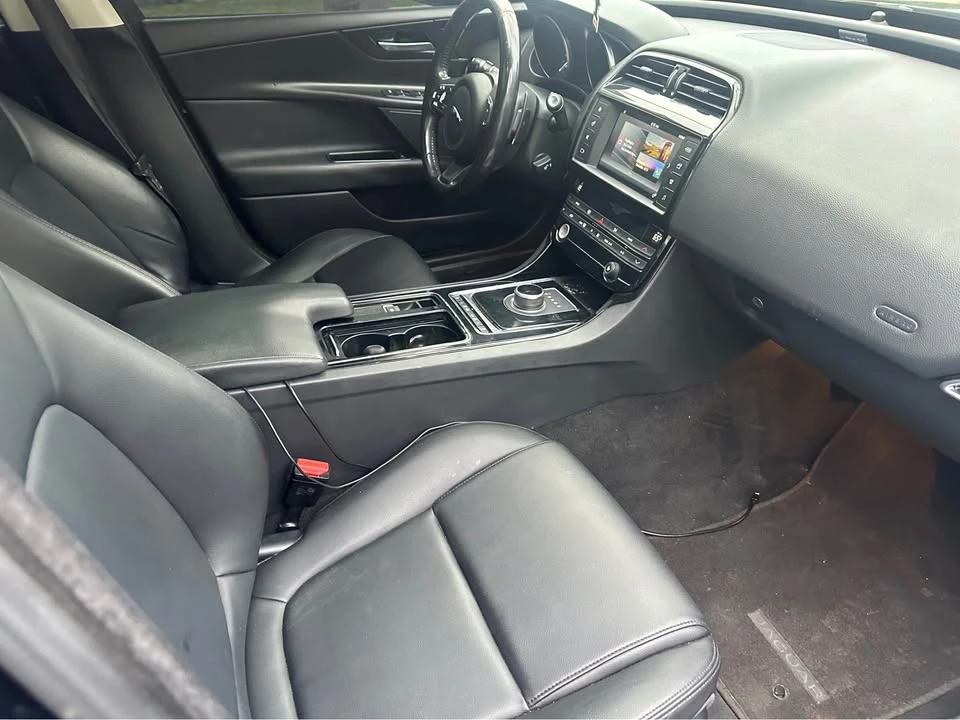 2018 Jaguar XE - Image 8 of 11