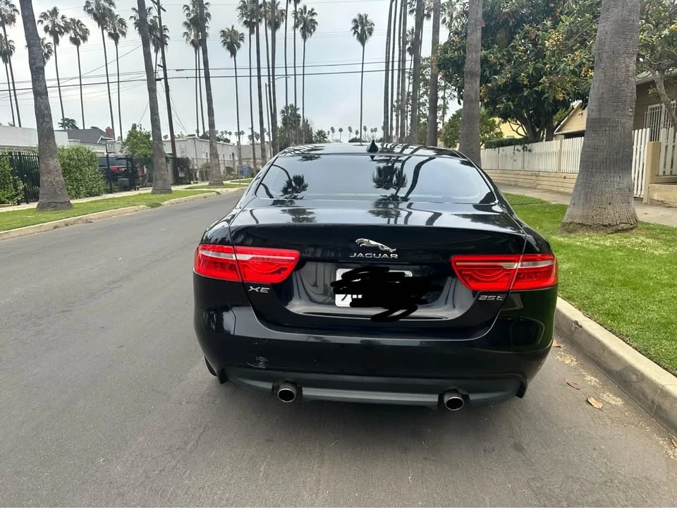 2018 Jaguar XE - Image 3 of 11