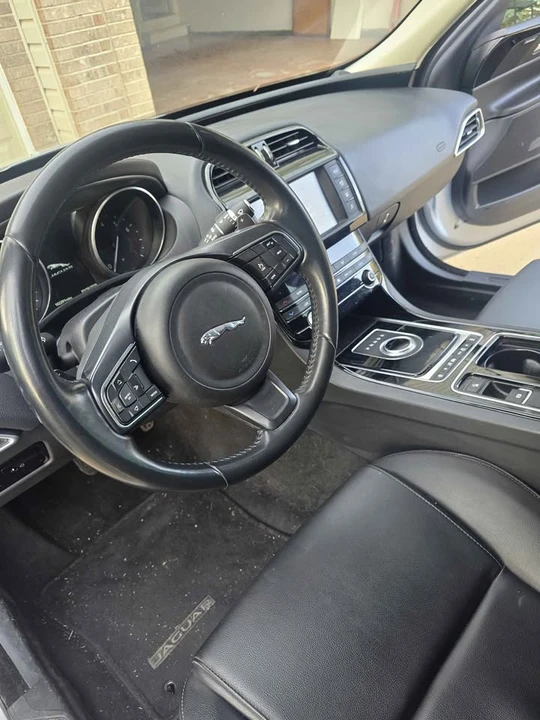 2018 Jaguar XE - Image 10 of 13