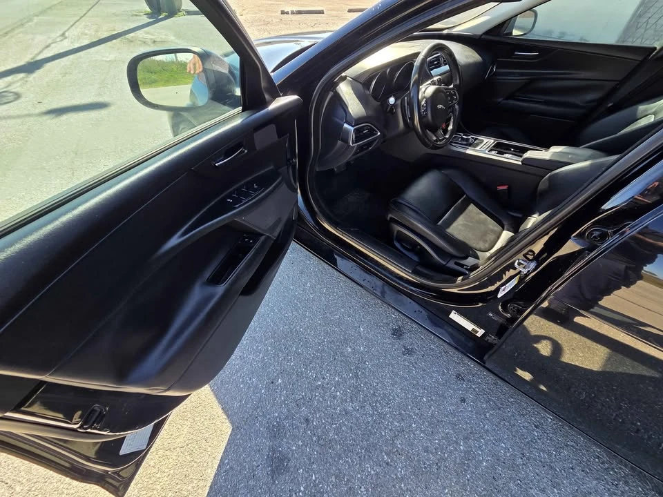 2018 Jaguar XE - Image 13 of 15
