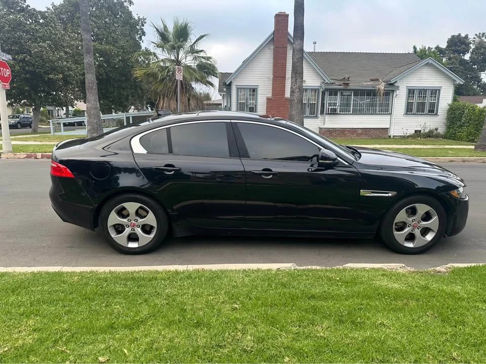 2018 Jaguar XE - Image 4 of 11