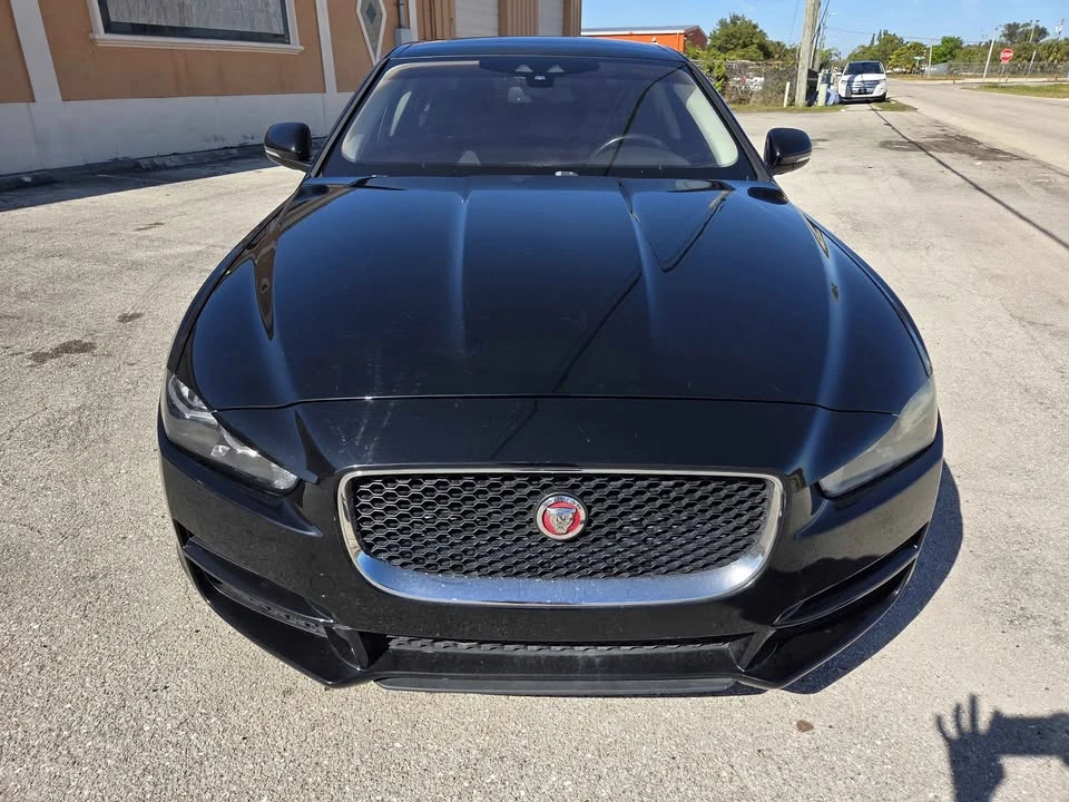 2018 Jaguar XE - Image 3 of 15