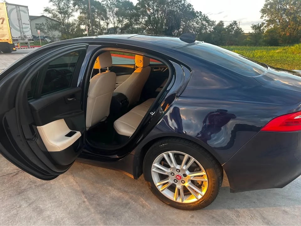 2018 Jaguar XE - Image 7 of 9