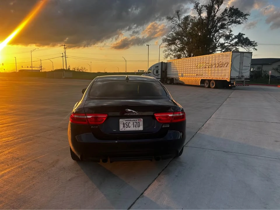 2018 Jaguar XE - Image 2 of 9