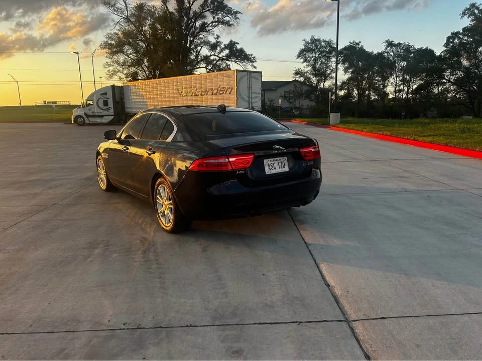 2018 Jaguar XE - Image 3 of 9