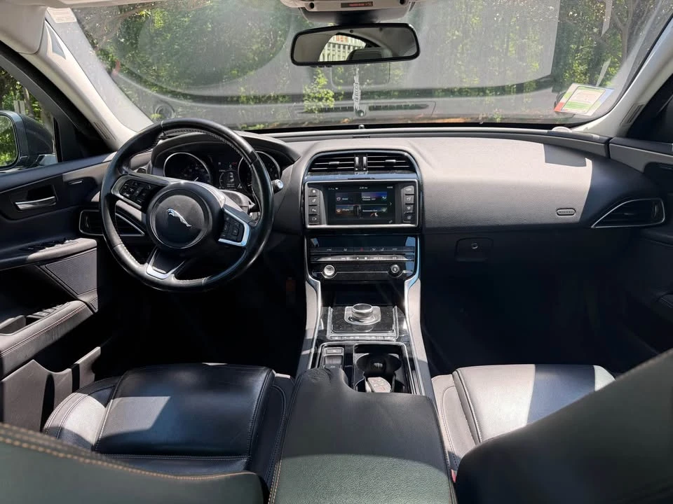 2018 Jaguar XE - Image 10 of 14