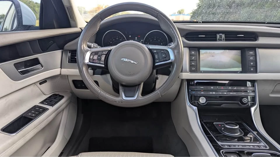 2018 Jaguar XE - Image 7 of 14