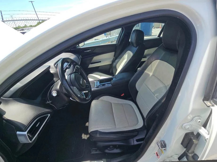 2018 Jaguar XE - Image 6 of 10