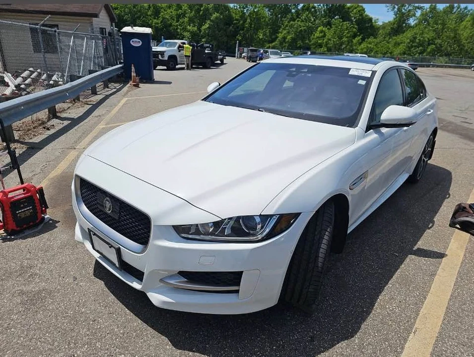 2018 Jaguar XE - Image 5 of 10