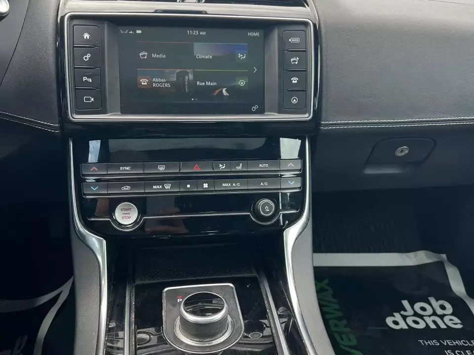 2018 Jaguar XE - Image 4 of 5