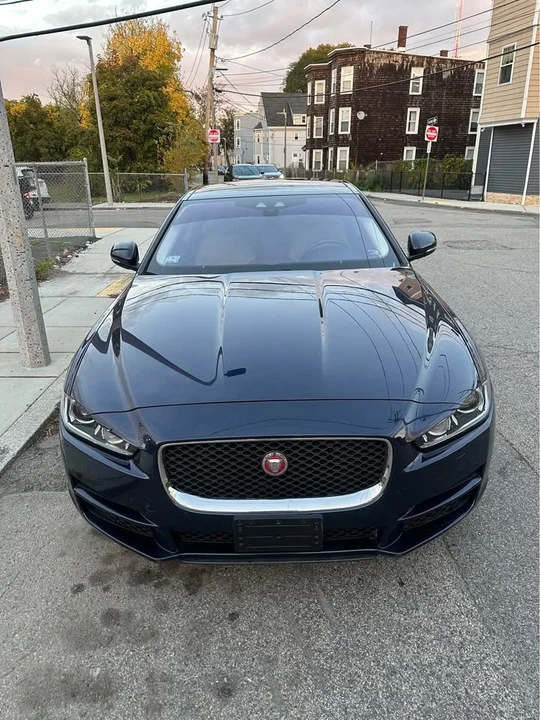 2018 Jaguar XE - Image 2 of 20