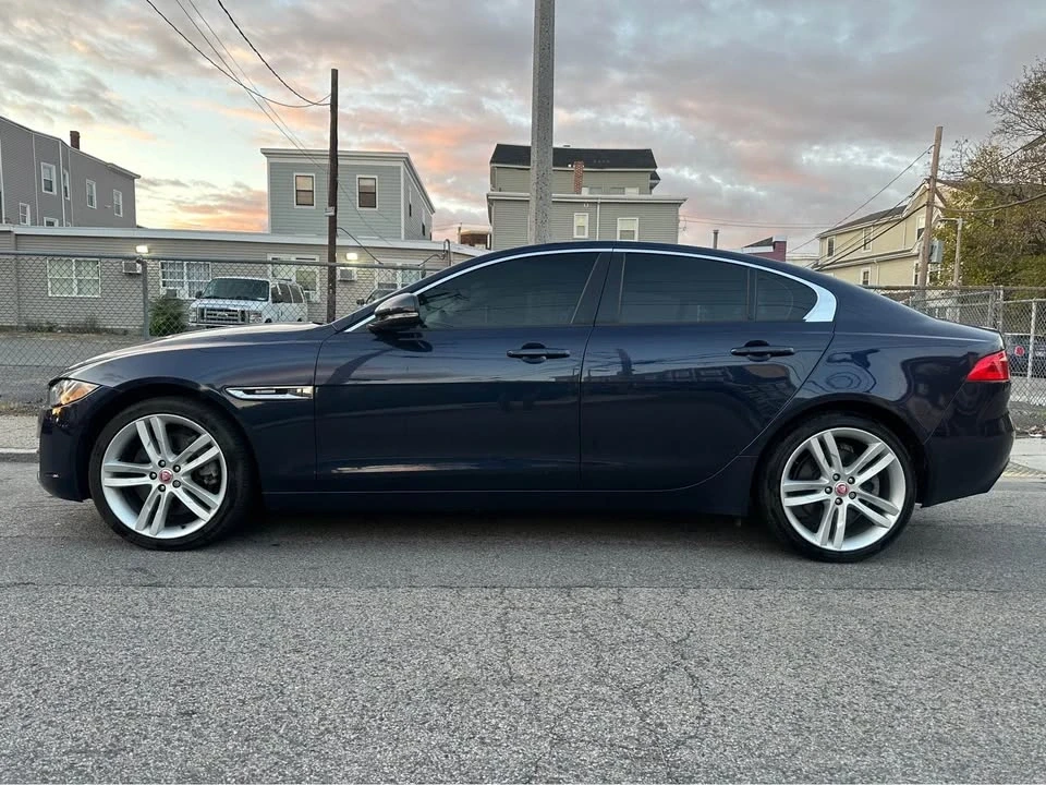 2018 Jaguar XE - Image 7 of 20
