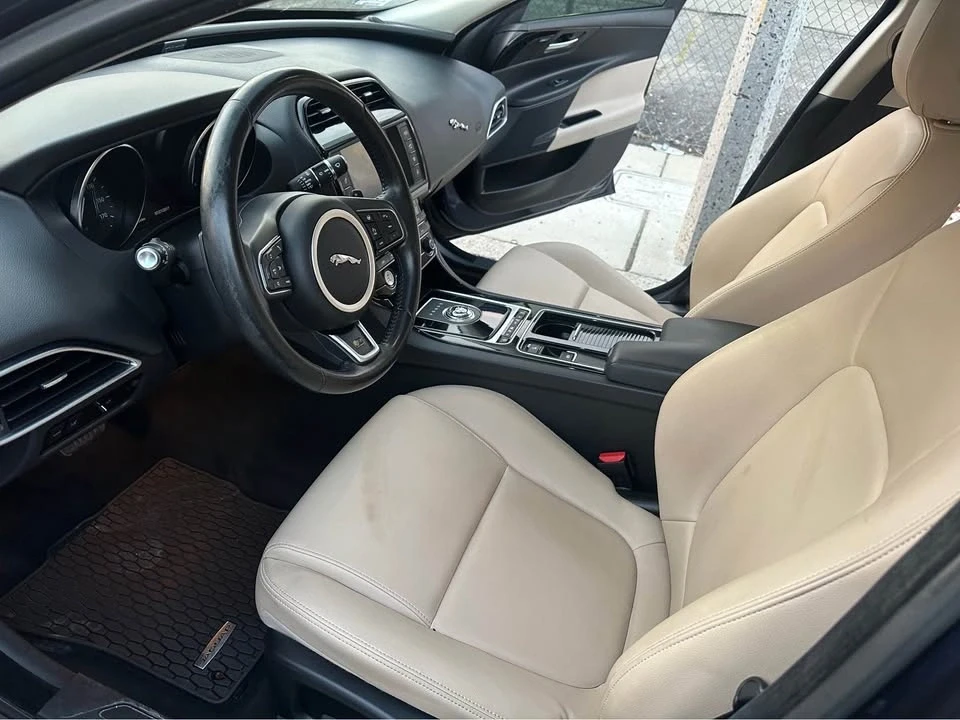 2018 Jaguar XE - Image 13 of 20
