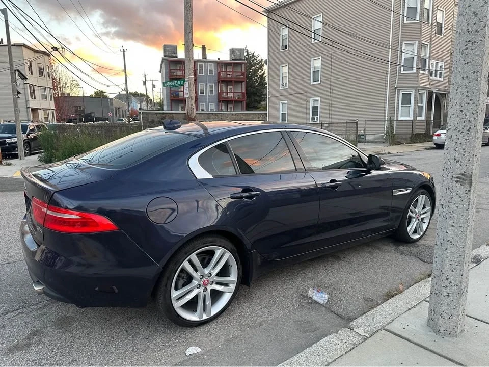 2018 Jaguar XE - Image 8 of 20