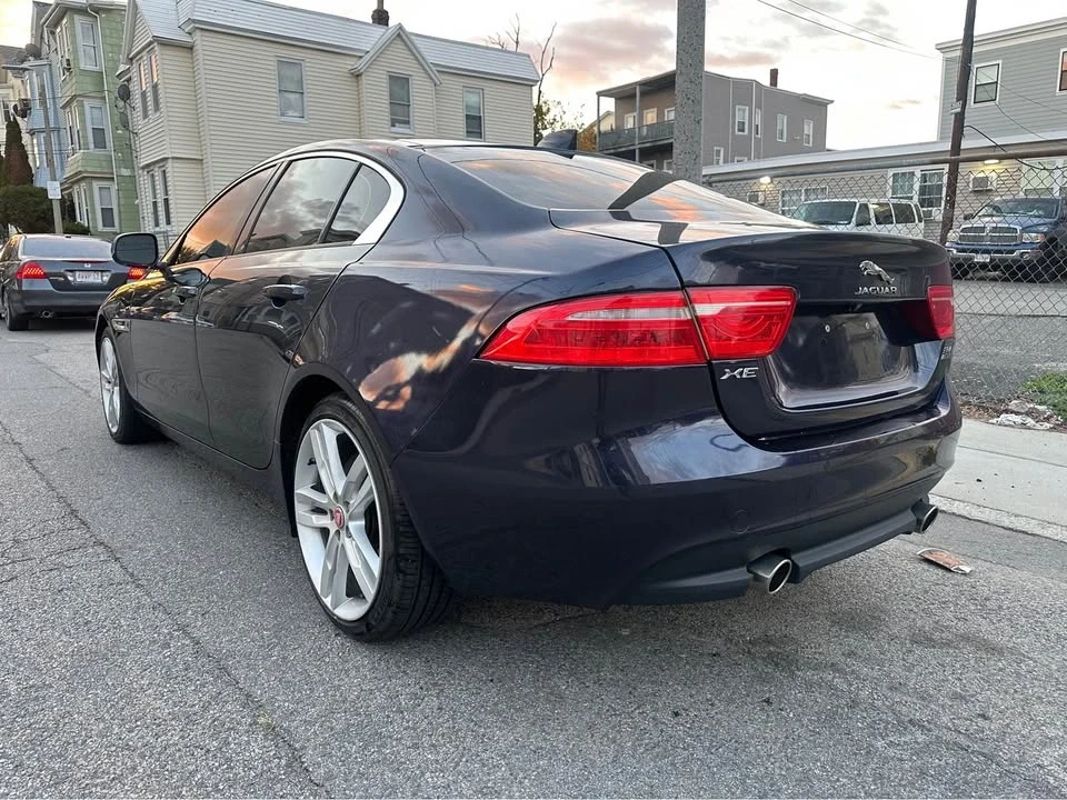 2018 Jaguar XE - Image 5 of 20