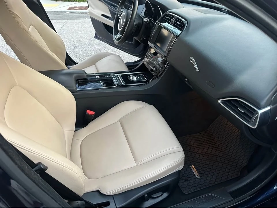 2018 Jaguar XE - Image 9 of 20