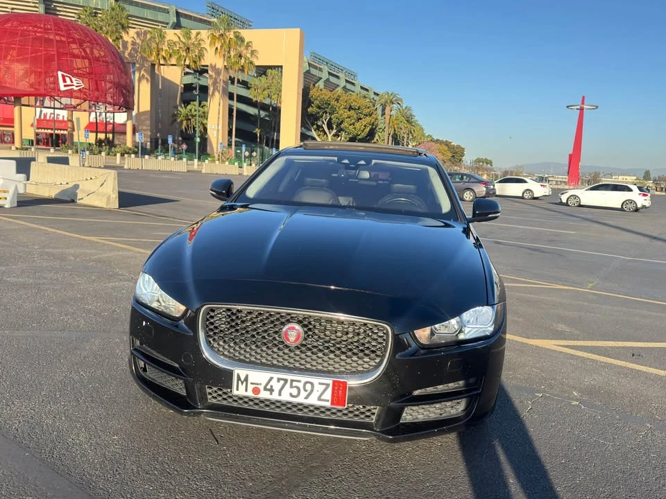 2018 Jaguar XE - Image 8 of 19